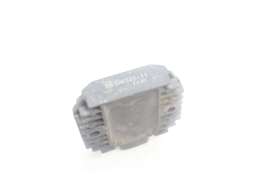 photo de REGULATOR ŁADOWANIA YAMAHA XMAX X-MAX 125 (2006 - 2009) - Zbliżenie techniczne