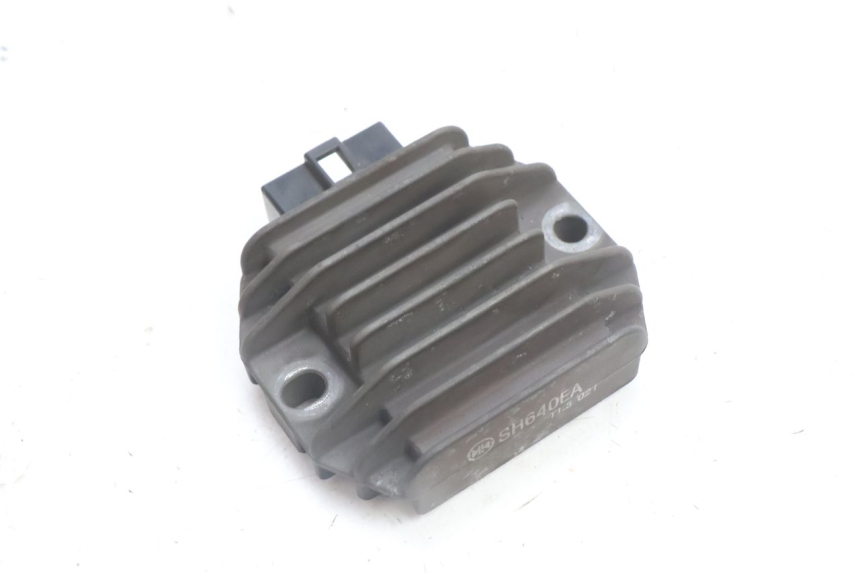 photo de REGULATOR ŁADOWANIA YAMAHA X-MAX XMAX 125 (2010 - 2013) - Szczegół części