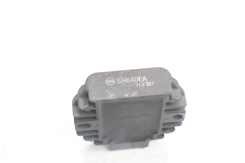 photo de REGULATOR ŁADOWANIA YAMAHA X-MAX XMAX 125 (2010 - 2013) - Inny kąt widzenia