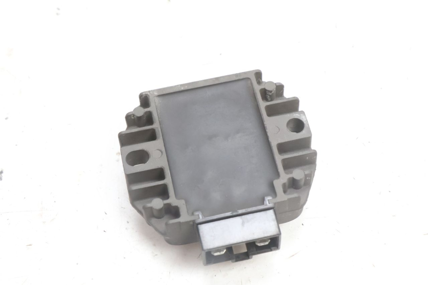 photo de REGULATOR ŁADOWANIA YAMAHA X-MAX XMAX 125 (2010 - 2013) - Zbliżenie techniczne