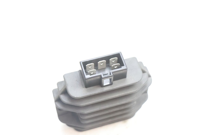 photo de REGULATOR ŁADOWANIA PIAGGIO X8 STREET 125 (2006 - 2007) - Zoom stanu zużycia