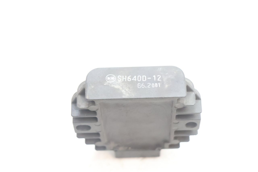 photo de REGULATOR ŁADOWANIA PIAGGIO X8 STREET 125 (2006 - 2007) - Inny kąt widzenia