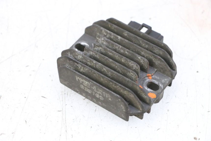 photo de REGULATOR ŁADOWANIA PIAGGIO X8 125 (2004 - 2007) - Zoom stanu zużycia