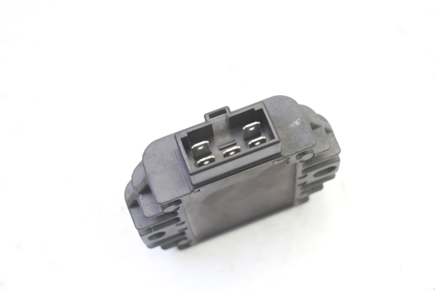 photo de REGULATOR ŁADOWANIA PIAGGIO X9 EVOLUTION 125 (2003 - 2007) - Zoom stanu zużycia