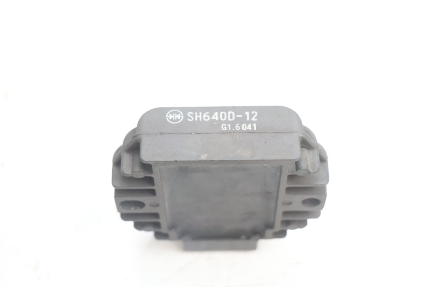photo de REGULATOR ŁADOWANIA PIAGGIO X9 EVOLUTION 125 (2003 - 2007) - Inny kąt widzenia