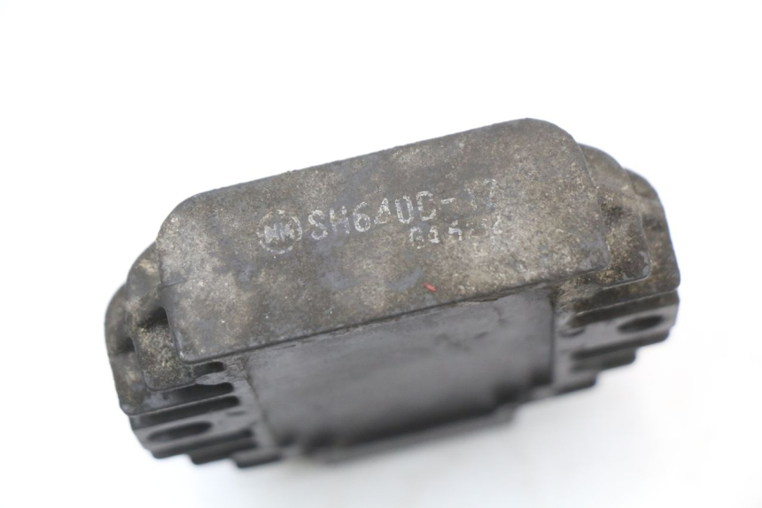 photo de REGULATOR ŁADOWANIA PIAGGIO X9 125 (2000 - 2003) - Inny kąt widzenia