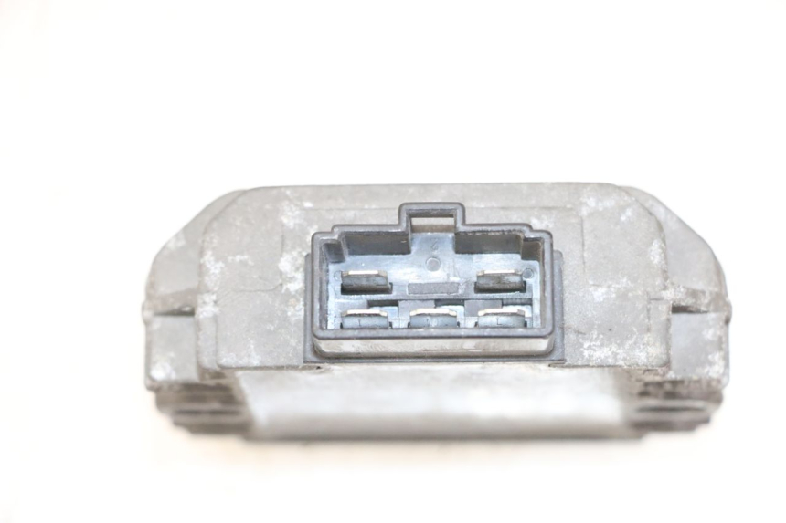 photo de REGULATOR ŁADOWANIA PIAGGIO XEVO - X EVO 125 (2007 - 2017) - Zoom stanu zużycia