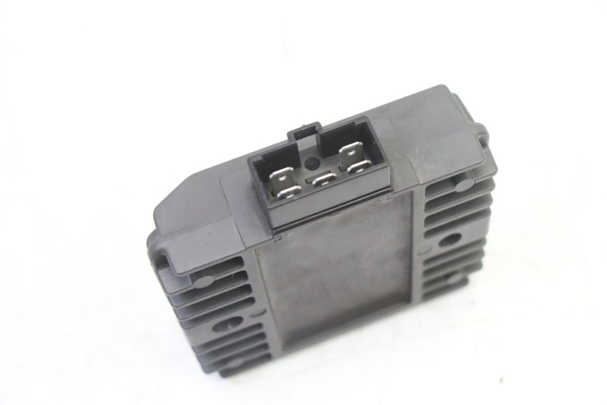 photo de REGULATOR ŁADOWANIA YAMAHA XJ6 ABS 600 (2008 - 2016) - Zoom stanu zużycia