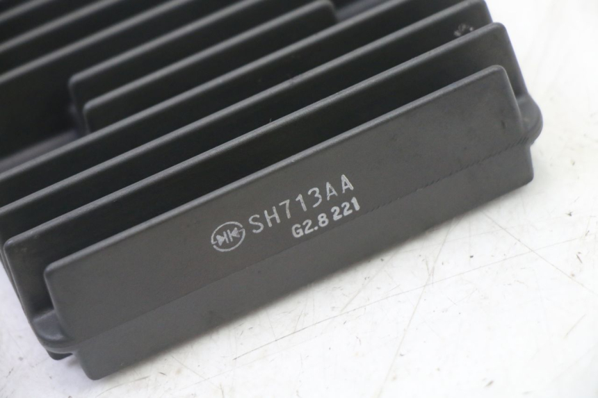 photo de REGULATOR ŁADOWANIA YAMAHA XJ6 ABS 600 (2008 - 2016) - Zbliżenie techniczne