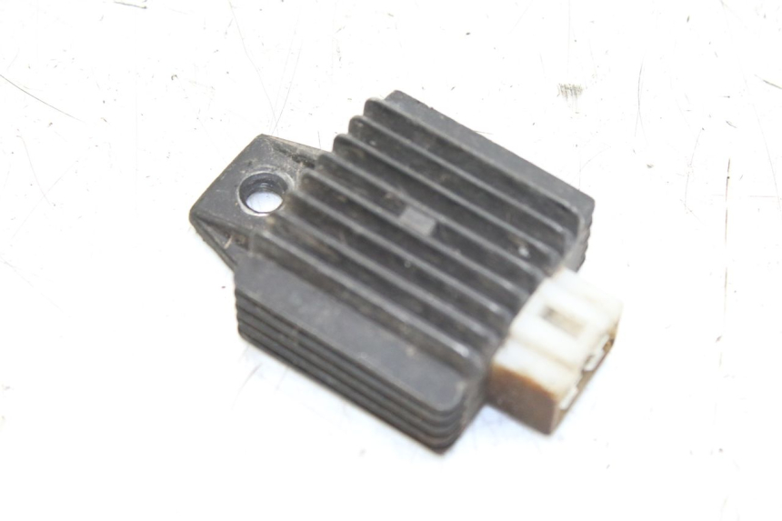 photo de REGULATOR ŁADOWANIA ZHEJIANG XMOTOS XB-81 50 - Zoom stanu zużycia
