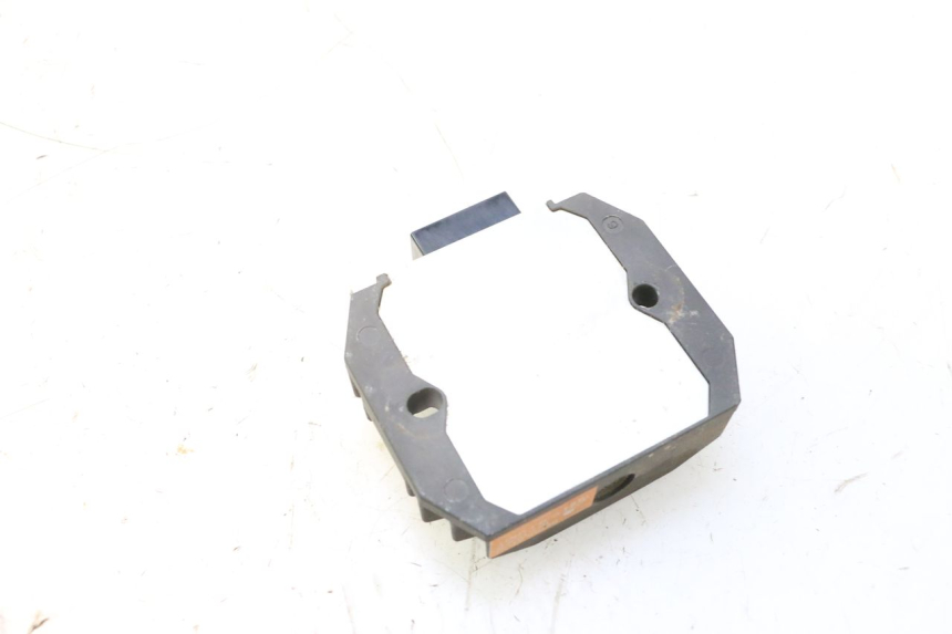 photo de REGULATOR ŁADOWANIA YAMAHA XP T-MAX ABS 500 (2005 - 2005) - Zbliżenie techniczne
