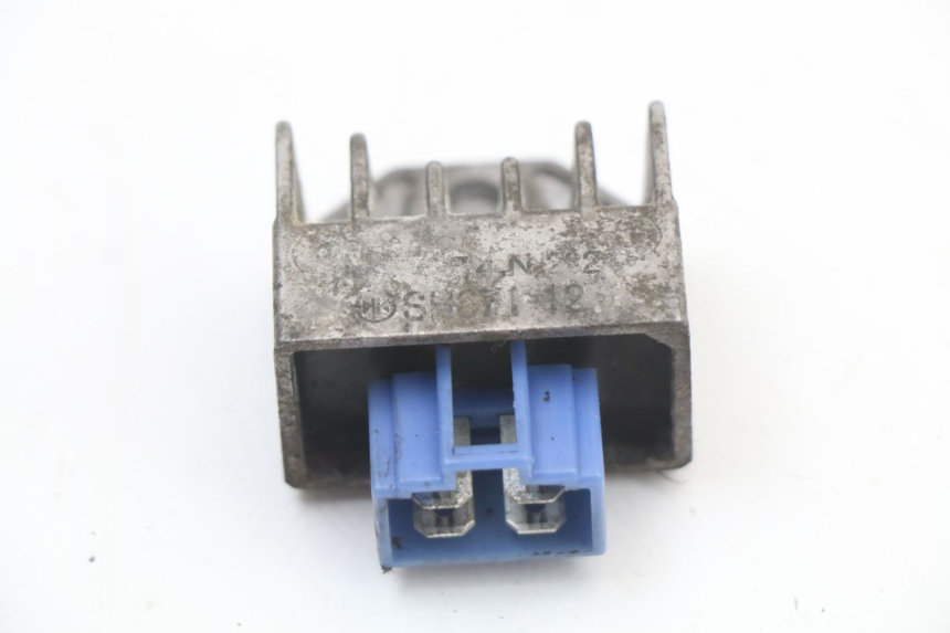 photo de REGULATOR ŁADOWANIA YAMAHA YN NEO'S 50 (1997 - 2004) - Szczegół części