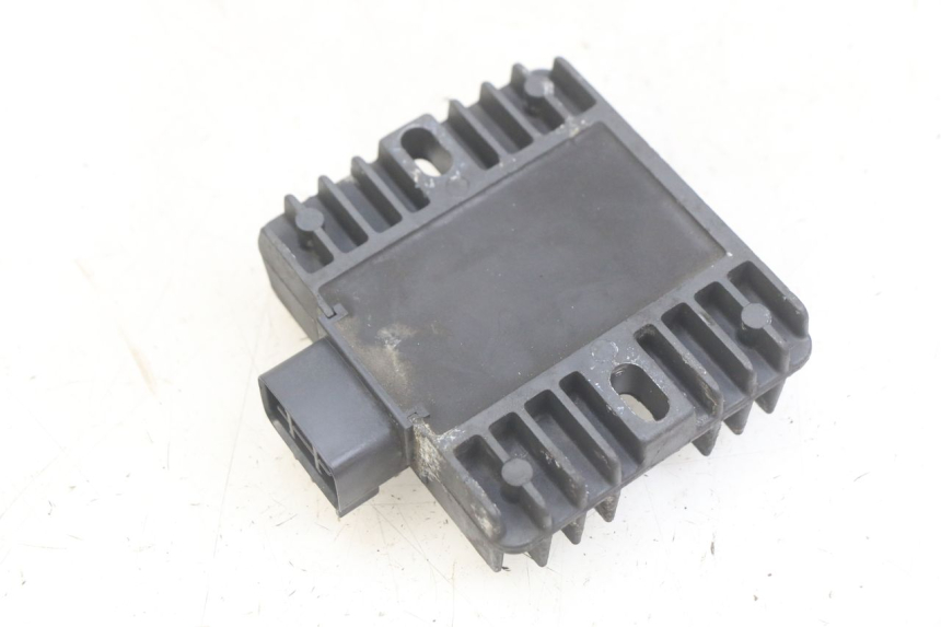 photo de REGULATOR ŁADOWANIA YAMAHA YP MAJESTY 400 (2004 - 2008) - Szczegół części