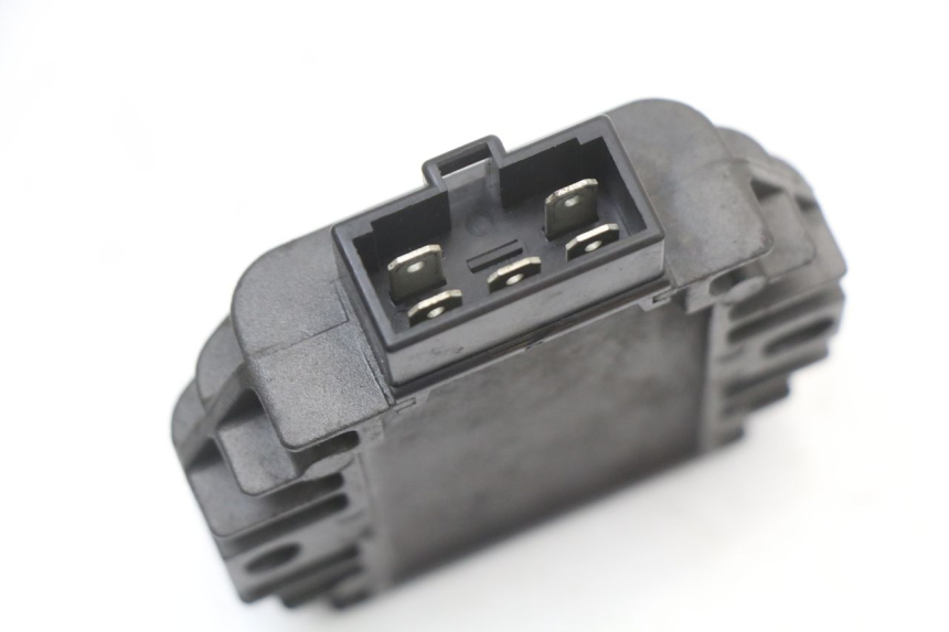 photo de REGULATOR ŁADOWANIA YAMAHA YP MAJESTY 125 (2002 - 2006) - Szczegół części
