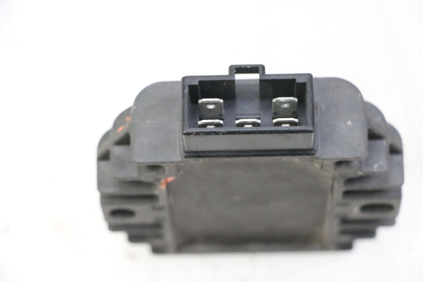 photo de REGULATOR ŁADOWANIA YAMAHA YP MAJESTY 125 (2002 - 2006) - Szczegół części