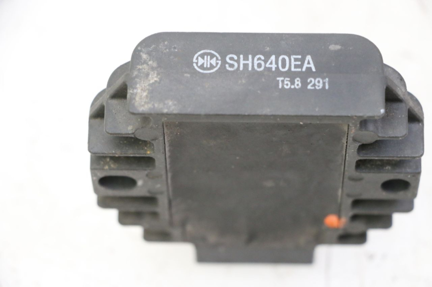 photo de REGULATOR ŁADOWANIA YAMAHA YP MAJESTY 125 (2002 - 2006) - Zoom stanu zużycia