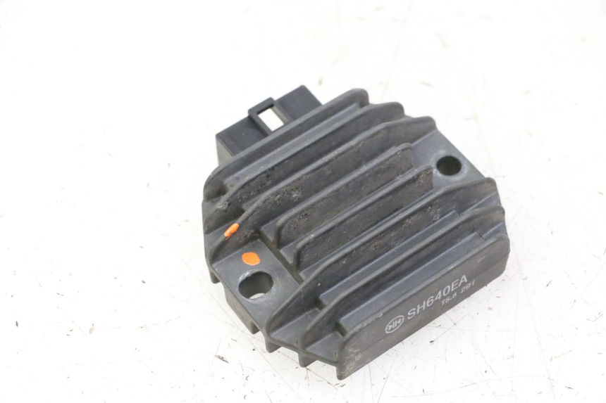 photo de REGULATOR ŁADOWANIA YAMAHA YP MAJESTY 125 (2002 - 2006) - Inny kąt widzenia