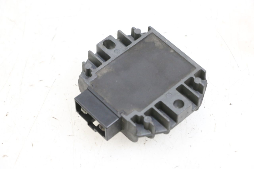photo de REGULATOR ŁADOWANIA YAMAHA YP MAJESTY 125 (2002 - 2006) - Szczegół części