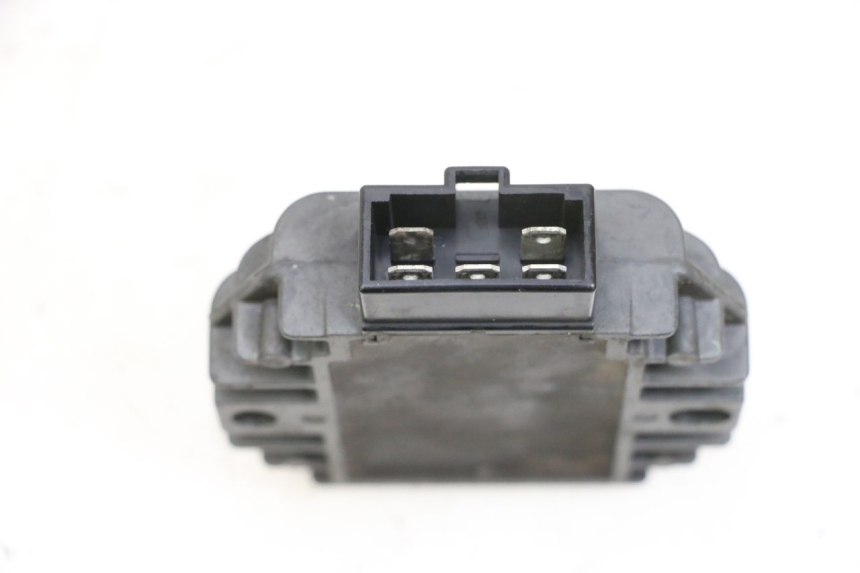 photo de REGULATOR ŁADOWANIA YAMAHA YP MAJESTY 125 (2002 - 2006) - Zoom stanu zużycia