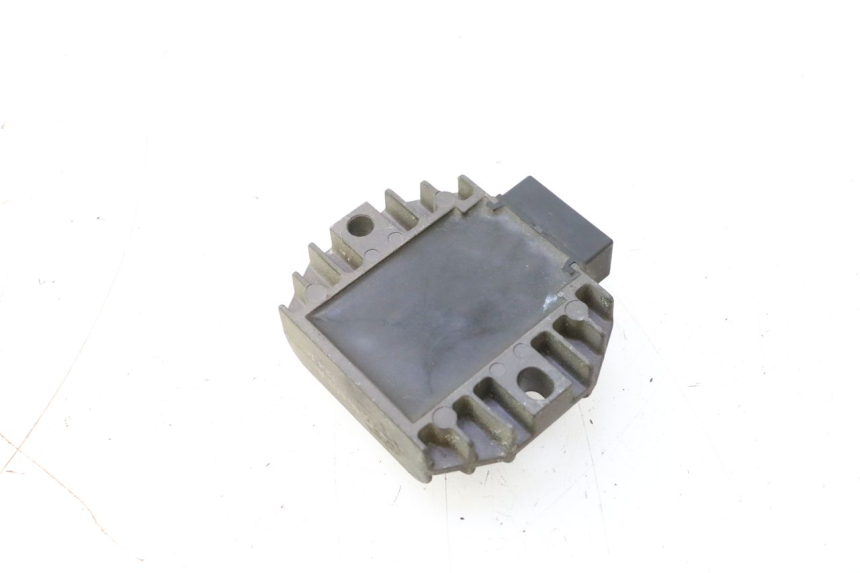 photo de REGULATOR ŁADOWANIA YAMAHA YP MAJESTY 125 (1998 - 2001) - Zoom stanu zużycia