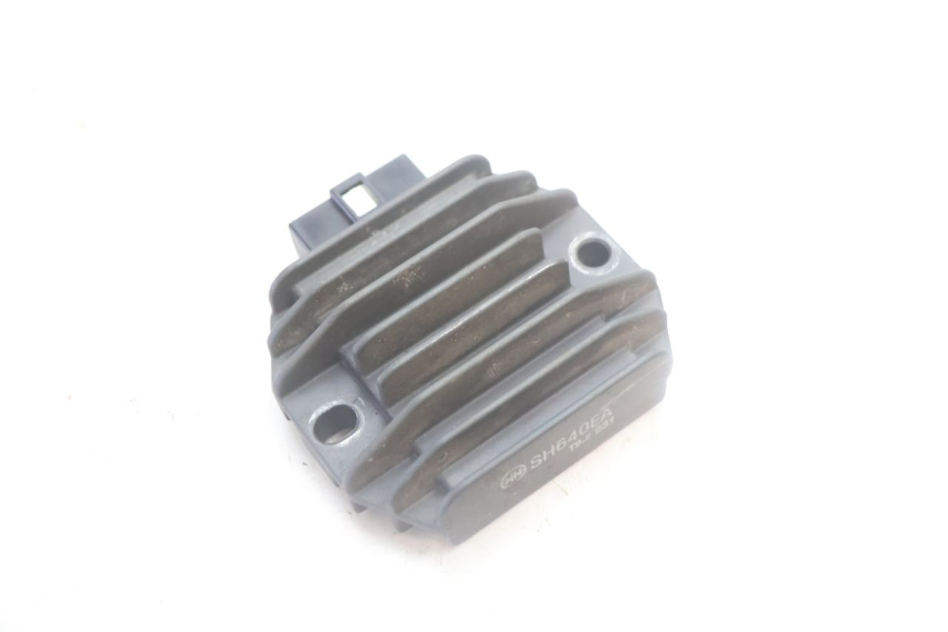 photo de REGULATOR ŁADOWANIA YAMAHA YP MAJESTY 125 (2007 - 2010) - Szczegół części