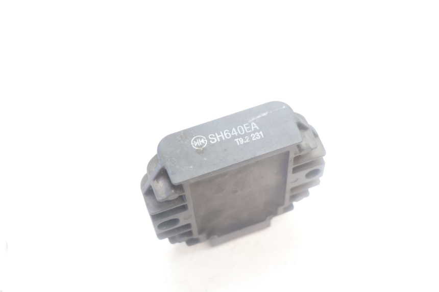 photo de REGULATOR ŁADOWANIA YAMAHA YP MAJESTY 125 (2007 - 2010) - Inny kąt widzenia
