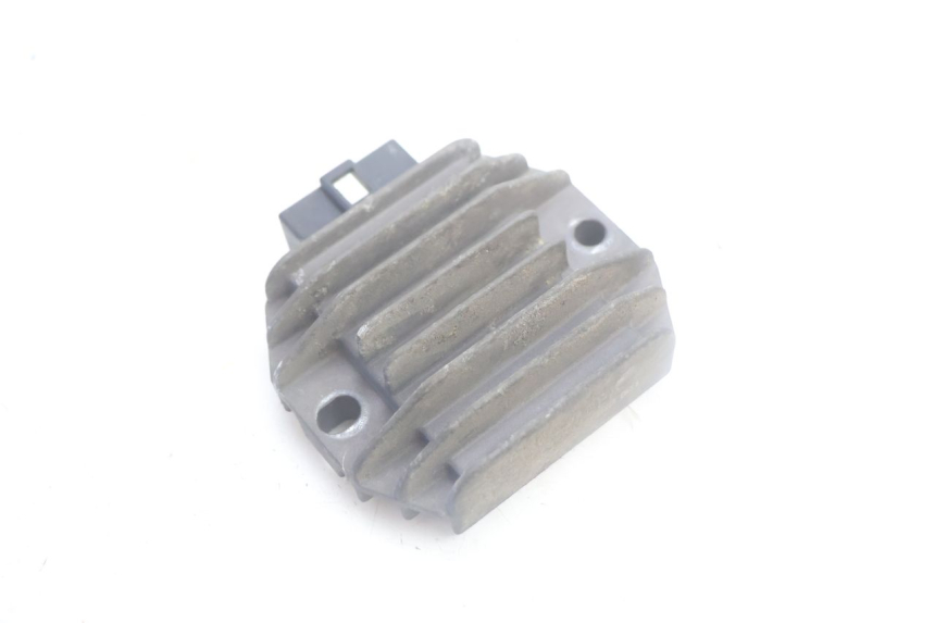 photo de REGULATOR ŁADOWANIA YAMAHA YP MAJESTY 125 (2002 - 2006) - Szczegół części