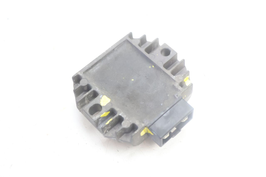 photo de REGULATOR ŁADOWANIA YAMAHA YP MAJESTY 125 (2002 - 2006) - Zoom stanu zużycia