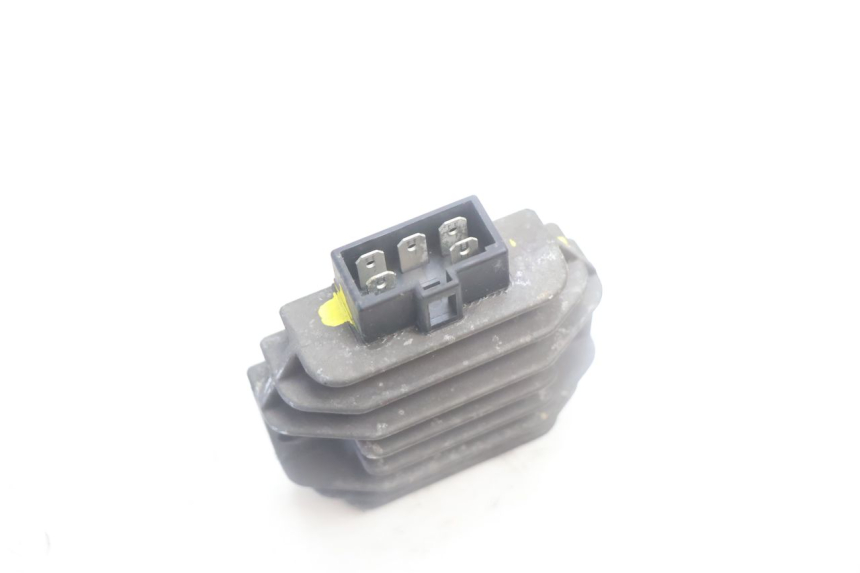 photo de REGULATOR ŁADOWANIA YAMAHA YP MAJESTY 125 (2002 - 2006) - Inny kąt widzenia