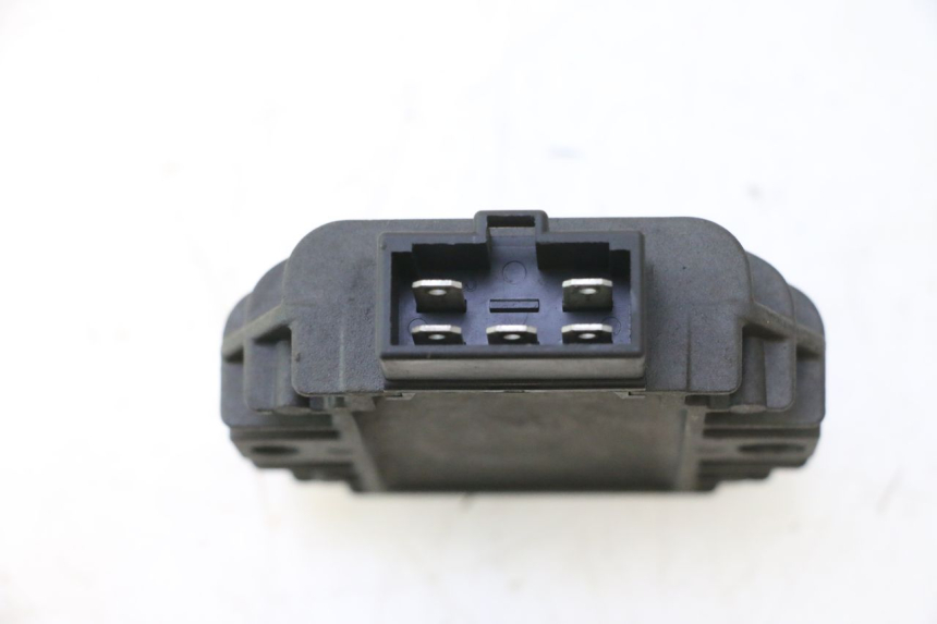 photo de REGULATOR ŁADOWANIA YAMAHA YP MAJESTY 125 (1998 - 2001) - Szczegół części