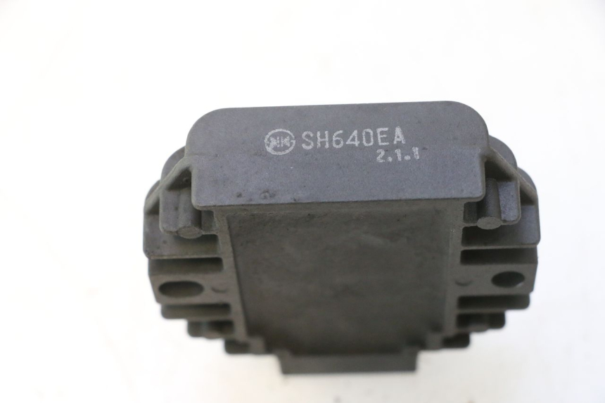 photo de REGULATOR ŁADOWANIA YAMAHA YP MAJESTY 125 (1998 - 2001) - Zoom stanu zużycia