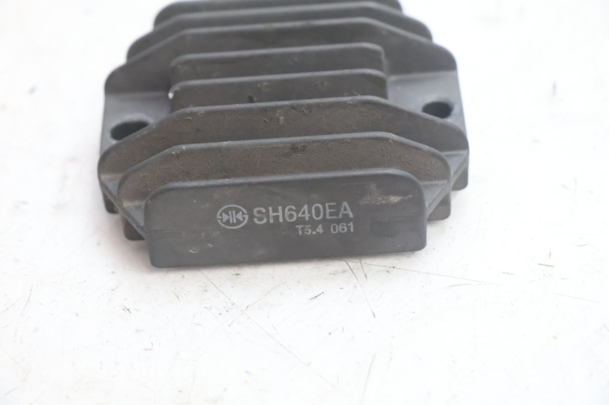 photo de REGULATOR ŁADOWANIA YAMAHA YP MAJESTY 125 (2002 - 2006) - Zoom stanu zużycia