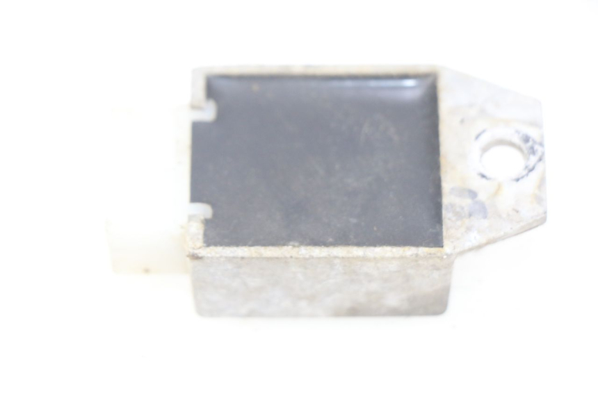 photo de REGULATOR ŁADOWANIA YIYING YY50QT-10 50 (2007 - 2022) - Zoom stanu zużycia