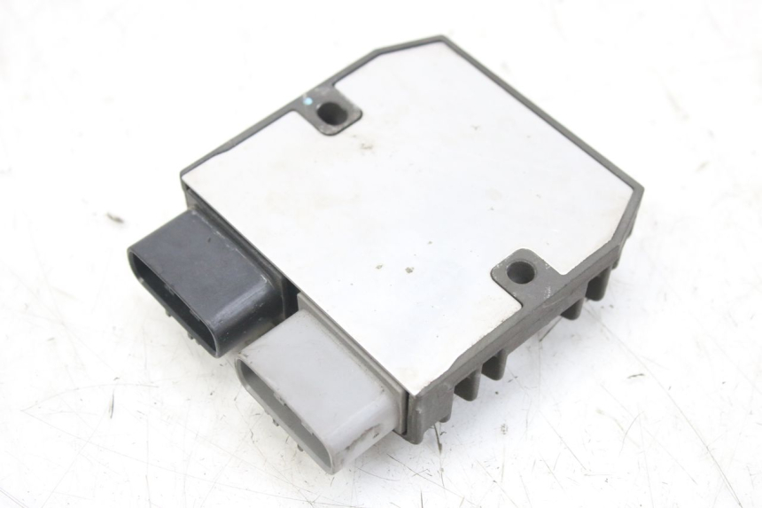 photo de REGULATOR ŁADOWANIA YAMAHA YZF R1 1000 (2007 - 2008) - Zbliżenie techniczne