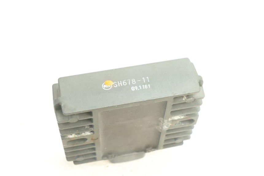 photo de REGULATOR ŁADOWANIA YAMAHA YZF R6 600 (2008 - 2009) - Zbliżenie techniczne