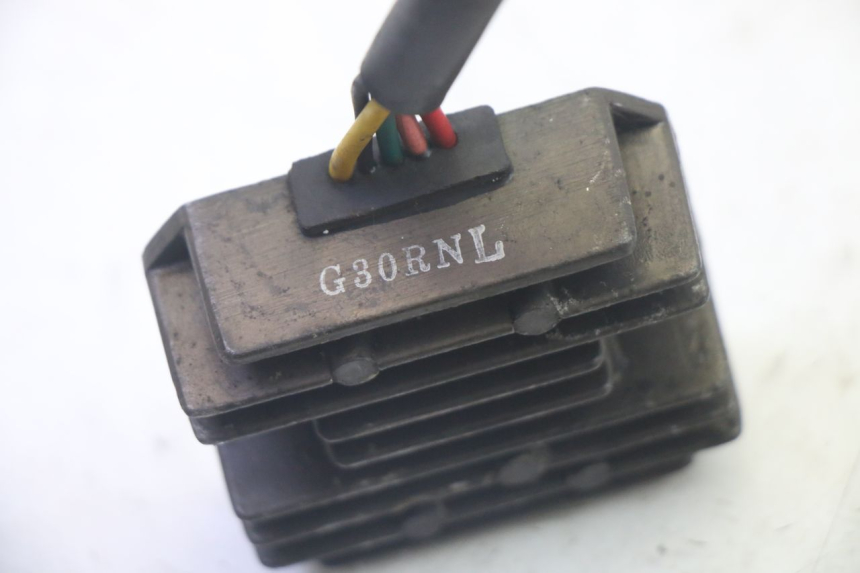 photo de REGULATOR ŁADOWANIA KYMCO ZING 125 (1997 - 2003) - Inny kąt widzenia