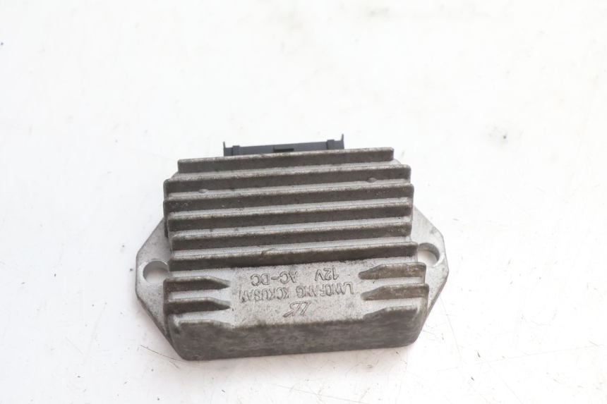 photo de REGULATOR ŁADOWANIA PIAGGIO ZIP 2T 50 (2009 - 2019) - Szczegół części