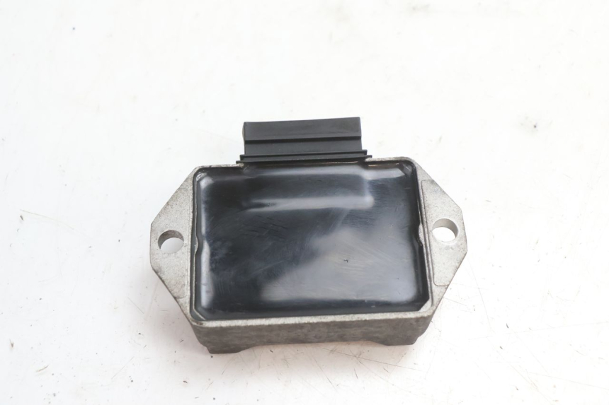 photo de REGULATOR ŁADOWANIA PIAGGIO ZIP 2T 50 (2009 - 2019) - Zoom stanu zużycia