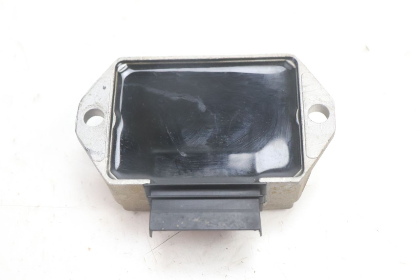 photo de REGULATOR ŁADOWANIA PIAGGIO ZIP 2T 50 (2009 - 2019) - Inny kąt widzenia