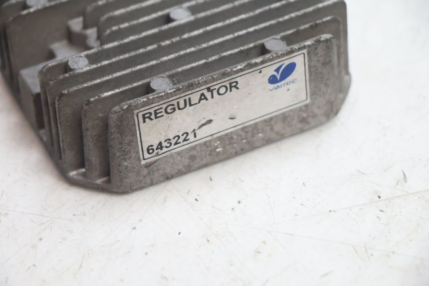 photo de REGULATOR ŁADOWANIA PIAGGIO ZIP 4T 50 (2018 - 2020) - Zoom stanu zużycia