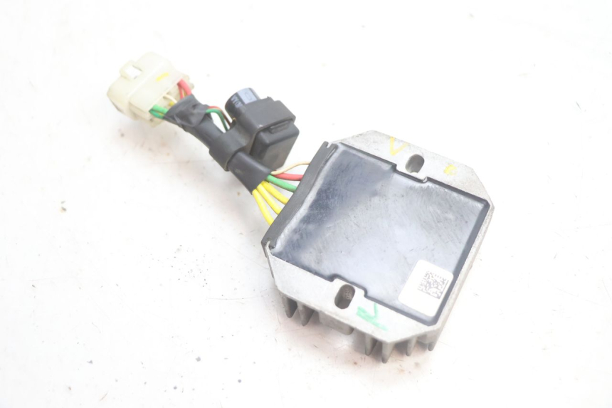photo de REGULATOR ŁADOWANIA PIAGGIO ZIP IGET 4T 50 (2021 - 2023) - Zoom stanu zużycia