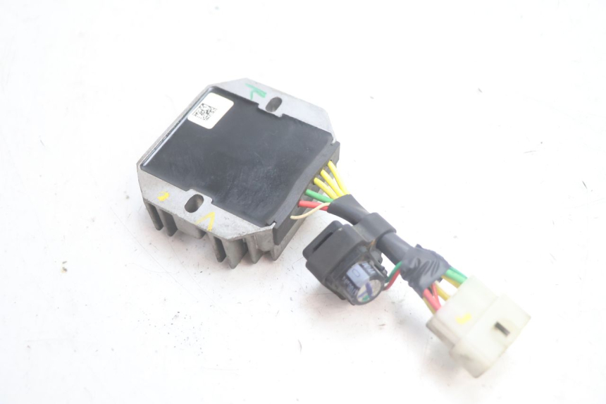 photo de REGULATOR ŁADOWANIA PIAGGIO ZIP IGET 4T 50 (2021 - 2023) - Inny kąt widzenia