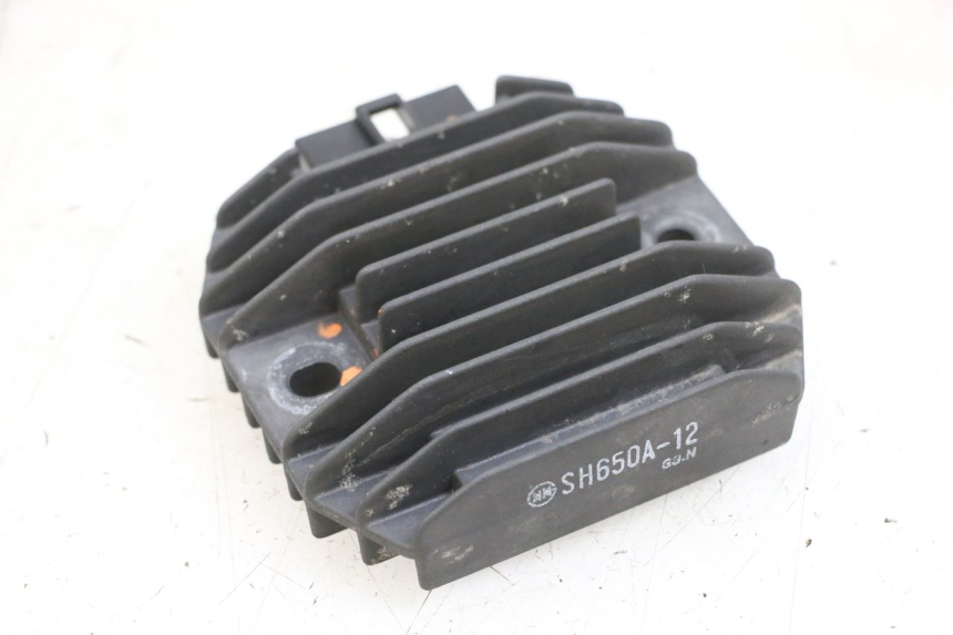 photo de REGULATOR ŁADOWANIA KAWASAKI ZR 7 750 (1999 - 2004) - Inny kąt widzenia