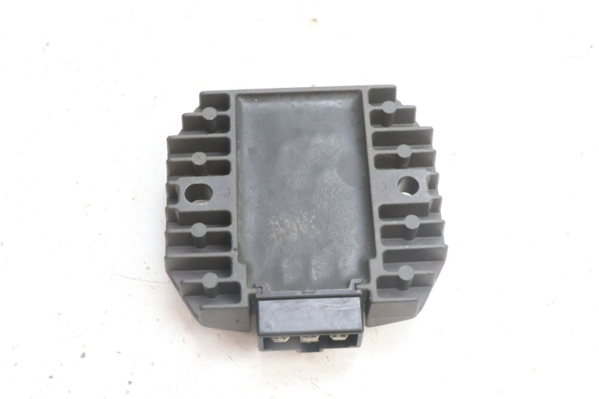 photo de REGULATOR ŁADOWANIA KAWASAKI ZZR 600 (1995 - 2004) - Zoom stanu zużycia