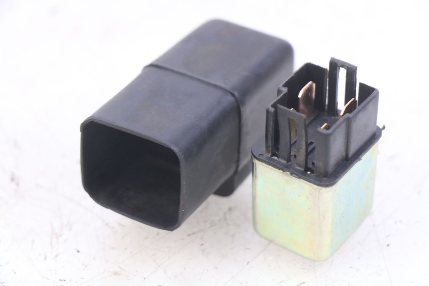 photo de PRZEKAŹNIK ROZRUCHU KYMCO AGILITY 16+ 4T 50 (2018 - 2023) - Inny kąt widzenia