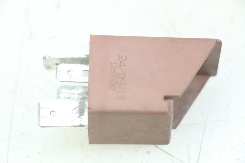 photo de PRZEKAŹNIK ROZRUCHU PIAGGIO VESPA PRIMAVERA 2T 50 (2013 - 2018) - Inny kąt widzenia