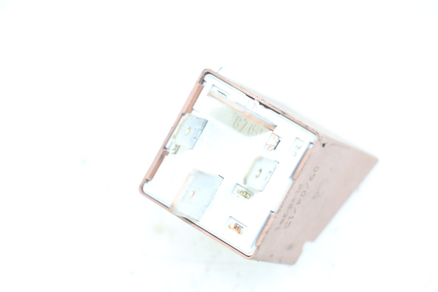 photo de PRZEKAŹNIK ROZRUCHU PIAGGIO XEVO - X EVO 125 (2007 - 2017) - Inny kąt widzenia