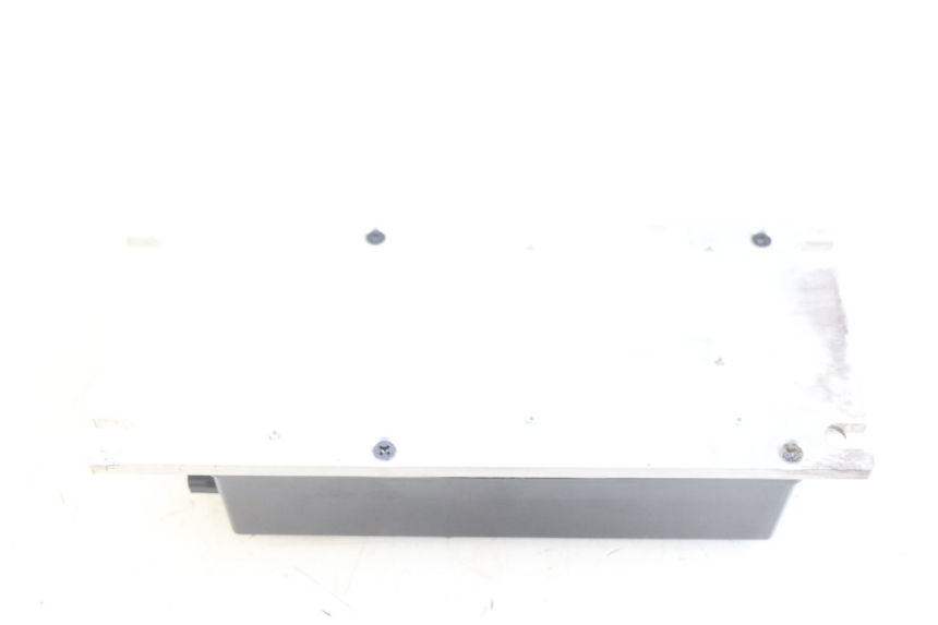 photo de PRZEKAŹNIK ELEKTRYCZNY ECCITY ARTELEC 670 1 (2013 - 2017) - Zoom stanu zużycia