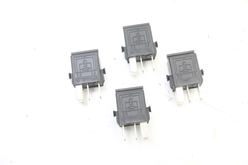 photo de PRZEKAŹNIK ELEKTRYCZNY BMW C1 125 (2000 - 2003) - Inny kąt widzenia