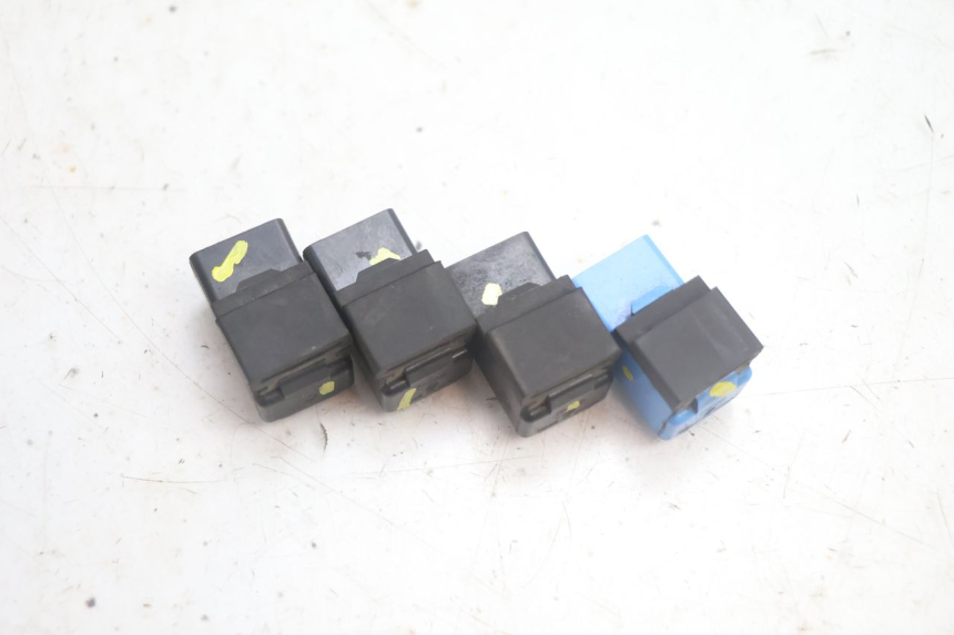 photo de PRZEKAŹNIK ELEKTRYCZNY SUZUKI BURGMAN EXECUTIVE ABS 650 (2006 - 2012) - Inny kąt widzenia